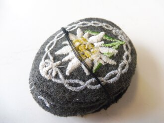 Gebirgsjäger Armedelweiss auf grauem Untergrund für die Feldbluse M43, Neuwertige Stücke aus altem Bestand, Preis für 1 Stück
