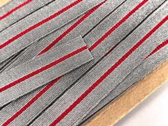 Deutsches Rotes Kreuz DRK, Auszeichnungsborte Metallfaden silbern mit rotem Durchzug. Breite 15mm. Sie erhalten je 10cm von der Rolle abgeschnitten. Das letzte Foto zeigt die Kombinationen für die Dienstjahre. Siehe auch Artikelnummer 56893, 84516, 144658