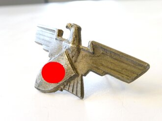 Adler für die Schirmmütze des Werkschutz, Zink, das Hakenkreuz geschwärzt