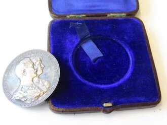 Preussen Ehejubiläums-Medaille zur goldenen Hochzeit 1888, Silberne, nicht tragbare Medaille 45mm Durchmesser, im passenden Etui