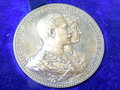 Preussen Ehejubiläums-Medaille zur goldenen Hochzeit 1888, Silberne, nicht tragbare Medaille 45mm Durchmesser, im passenden Etui