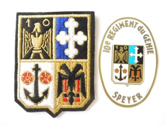 Frankreich, Armabzeichen und Aufkleber "10e Regiment...