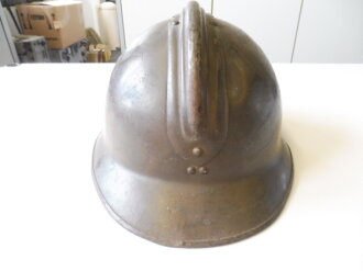 Frankreich, Stahlhelm M26 der Artillerie. Originallack, das Emblem alter Art. Gestempelt 1939