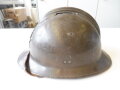 Frankreich, Stahlhelm M26 der Artillerie. Originallack, das Emblem alter Art. Gestempelt 1939