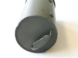 Metallbehälter für Spulenmuffe (Pupinspule)des Feldfernkabels. Leicht narbig, überlackiert