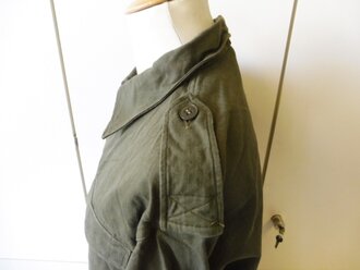 Bundeswehr Feldbluse aus Drillichmaterial datiert 1960, Schulterbreite 52 cm, Armlänge 61 cm