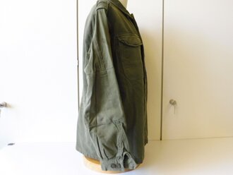 Bundeswehr Feldbluse aus Drillichmaterial datiert 1960, Schulterbreite 49 cm, Armlänge 59 cm