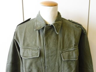 Bundeswehr Feldbluse aus Drillichmaterial datiert 1961, Schulterbreite 50 cm, Armlänge 62 cm