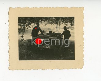 Foto französischer Schlepper bei der Wehrmacht mit Fliegersichttuch 5,5 x 7 cm