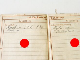 Heeres Gebirgsjäger Btl. Allgäu, Soldbuch, Wehrpaß und Urkunde zum Lapplandschild. Das Soldbuch ohne den Umschlag, der Wehrpaß desolat und Seite 31/32 fehlt