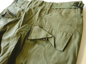 U.S. 1967 dated Trousers, Men´s Cotton WR Poplin size x-Large Regular in unused condition, Bundweite 80 cm