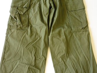 U.S. 1967 dated Trousers, Men´s Cotton WR Poplin size x-Large Regular in unused condition, Bundweite 80 cm