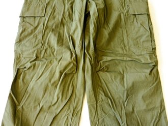 U.S. 1967 dated Trousers, Men´s Cotton WR Poplin size x-Large Regular in unused condition, Bundweite 80 cm