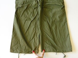 U.S. 1967 dated Trousers, Men´s Cotton WR Poplin size x-Large Regular in unused condition, Bundweite 80 cm