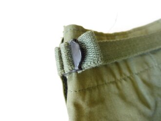 U.S. 1967 dated Trousers, Men´s Cotton WR Poplin size x-Large Regular in unused condition, Bundweite 96