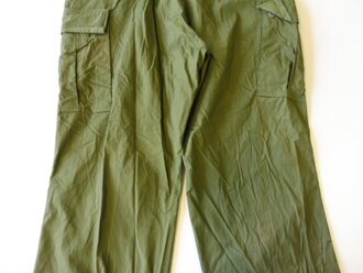 U.S. 1967 dated Trousers, Men´s Cotton WR Poplin size x-Large Regular in unused condition, Bundweite 96
