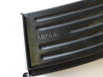 Magazin MP44 aus früher DDR Produktion ( VEB Mewa Ernst Thälmann Werk Suhl =Lieferer 1001) in neuwertigem Zustand.Sehr selten