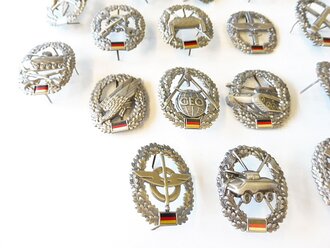 Bundeswehr, 20 Stück verschiedene Barettabzeichen