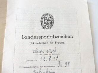 BRD, Urkundenheft zum Landessportabzeichen in gold , Verliehen 1951 an eine Frau aus Mannheim