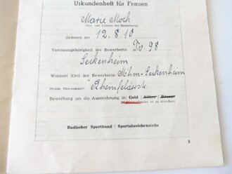 BRD, Urkundenheft zum Landessportabzeichen in gold , Verliehen 1951 an eine Frau aus Mannheim