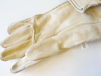 U.S. 1970 dated Gloves, Leather, Work M-1950, size 4, New old stock