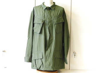 U.S. 1967 dated Coat Mans Combat, Tropical, size Large...