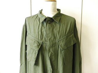 U.S. 1967 dated Coat Mans Combat, Tropical, size Large...