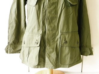 U.S. 1963 dated Coat Mans Combat, Tropical, size Regular small