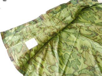 U.S. 1969 dated Coat Mans Camouflage Cotton, size Large Regular, unissued, ERDL Camo