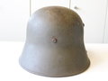 1. Weltkrieg, feldgrauer Stahlhelm. Originallack, Innenfutter und Nieten Zweifelhaft