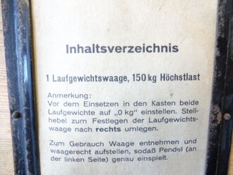 Laufgewichtswaage Wehrmacht in Transportkasten, Originallack, Deckel schließt nicht