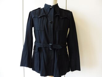 Italien 2. Weltkrieg, schwarze Bluse für weibliche Jungfaschisten in gutem Zustand, ein Knopf lose in der Tasche, Schulterbreite 41 cm, Armlänge 54 cm