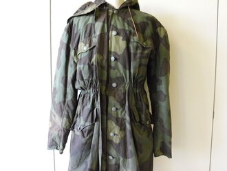 Waffen SS Tarnparka aus italienischem Material. Beinahe Neuwertiges Stück, in diesem Zustand sehr selten, Schulterbreite 57 cm, Armlänge 65 cm