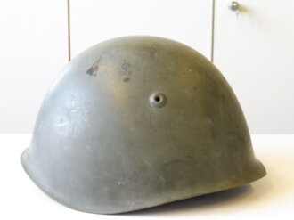 Italien 2. Weltkrieg, Stahlhelm M33 , Originallack, im Innenfutter 2 Stempel der " Luftschutzpolizei Böhmen und Mähren " sowie Luftschutz