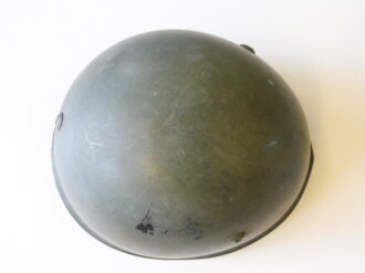 Italien 2. Weltkrieg, Stahlhelm M33 , Originallack, im Innenfutter 2 Stempel der " Luftschutzpolizei Böhmen und Mähren " sowie Luftschutz