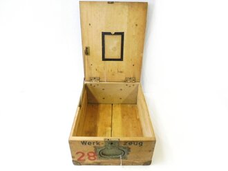 Kleiner Pionier Werkzeugkasten datiert 1945, guter Zustand, Länge 45 cm, Breite 35 cm, Höhe 19 cm