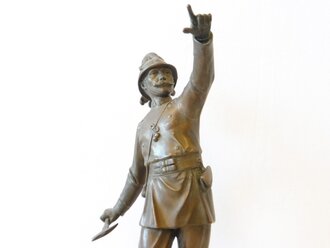 Feuerwehr um 1900, Plastische Figur in 41cm Höhe, unbeschädigtes Stück