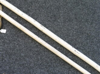 Paar geweisste Stöcke für Gebirgsjäger, um 135 cm Länge