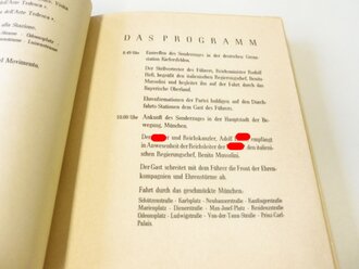 "München die Hauptstadt der Bewegung grüßt Benito Mussolini" 25. September 1937. Max Schmidt und Söhne, goldgeprägter Ledereinband mit Kordelbindung, mit vielen Abbildungen, 21 Blatt mit aufgeklebten farbigen Abbildungen, Text deutsch-italienisch