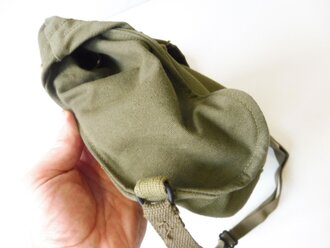 U.S. WWII Army light weight service Mask pouch