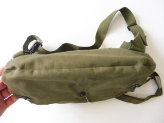 U.S. WWII Army light weight service Mask pouch