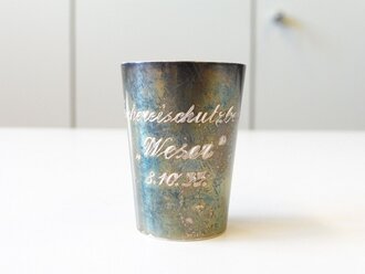 Silberner Erinnerungsbecher "Fischereischutzboot Weser 8.10.33" Höhe 42mm