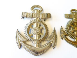 2 Metallauflagen für Armabzeichen der Marine, wohl...