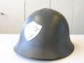 Schweden, Stahlhelm M21, überlackiertes Stück, Kinnriemen brüchig