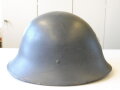 Schweden, Stahlhelm M21, überlackiertes Stück, Kinnriemen brüchig