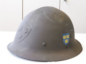 Schweden, Stahlhelm M21, wohl von der Armee überlackiertes Stück, Kinnriemen brüchig