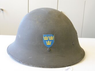 Schweden, Stahlhelm M21, von der Armee überlackiertes Stück