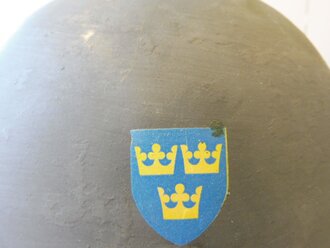 Schweden, Stahlhelm M21, von der Armee überlackiertes Stück