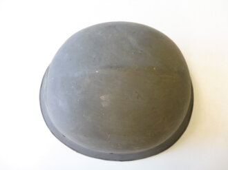 Schweden, Stahlhelm M21, von der Armee überlackiertes Stück