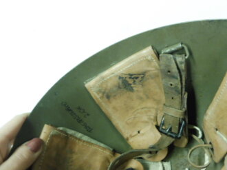 Tschechoslowakei Stahlhelm M32/34, originallack, datiert 19346, ungereinigtes Stück, innen unschlau beschriftet